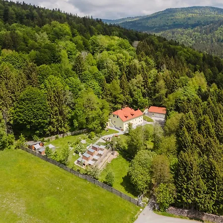 Ferienwohnung Huskyhausen - Urlaub Bei Huskys In Alleinlage Im Boehmerwald *